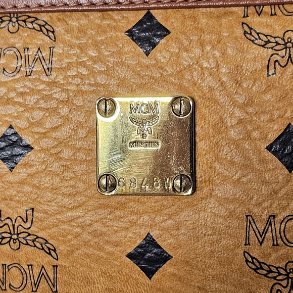 MCM CLUTCH - Picture 12 of 14